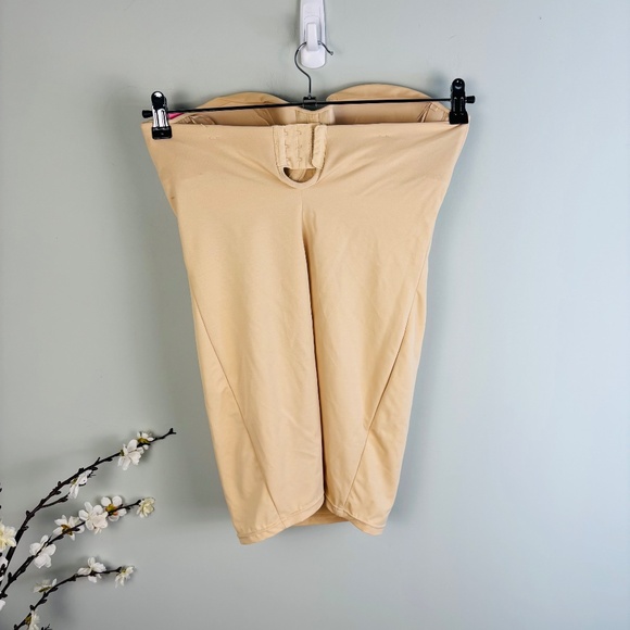 MaidenForm Firm Control Strapless Slip NWT Size 38B - Picture 4 of 5